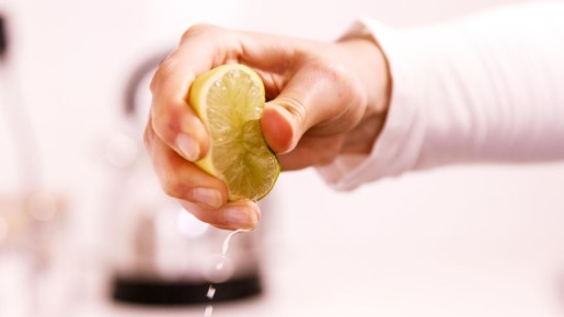 Сока из лимона выйдет в два раза больше: поможет один простой трюк