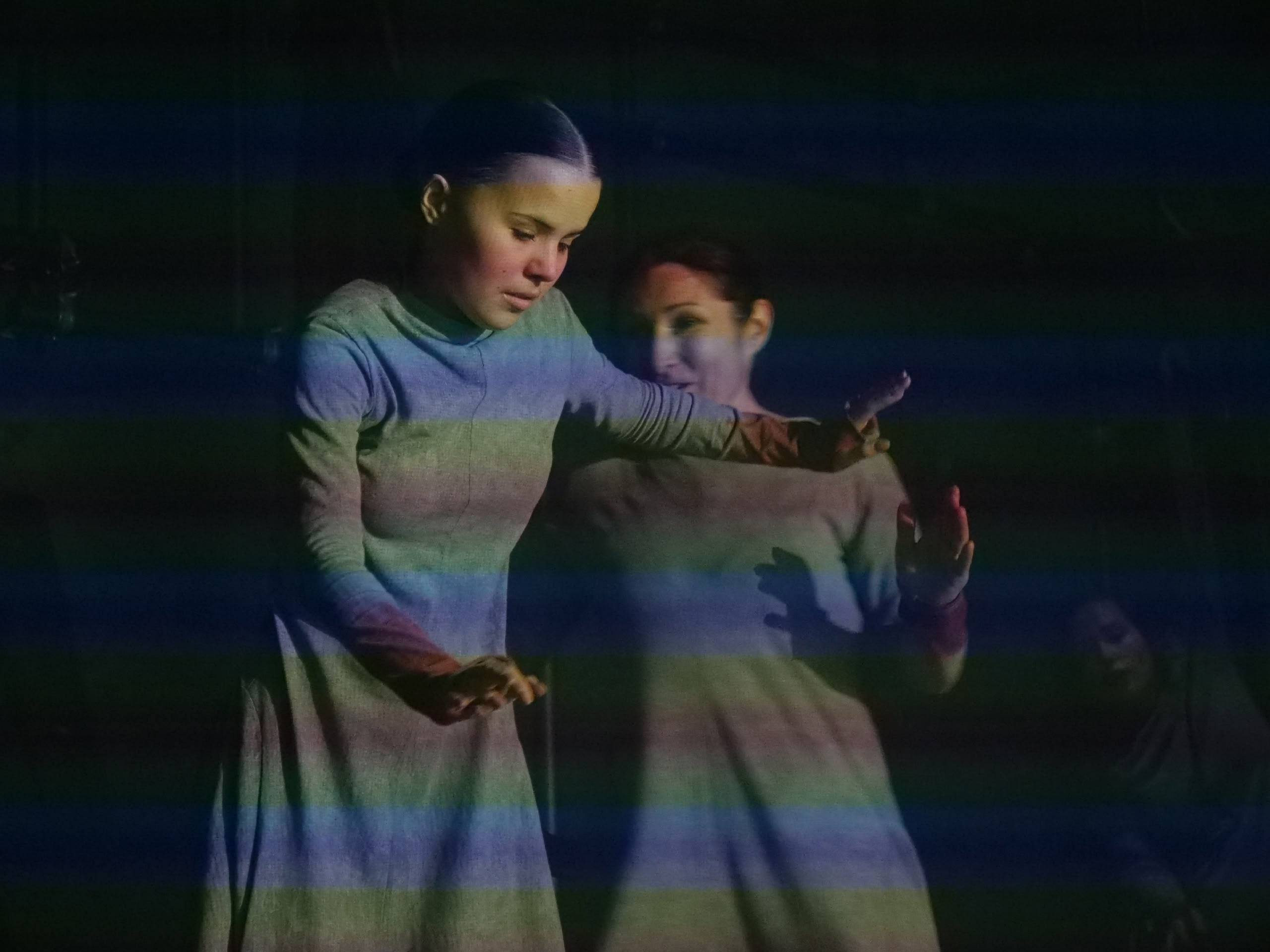 Разговор души с прошлым: театр обско-угорских народов «Солнце» представил спектакль «Ма-ма» Разговор души с прошлым: театр обско-угорских народов «Солнце» представил спектакль «Ма-ма»