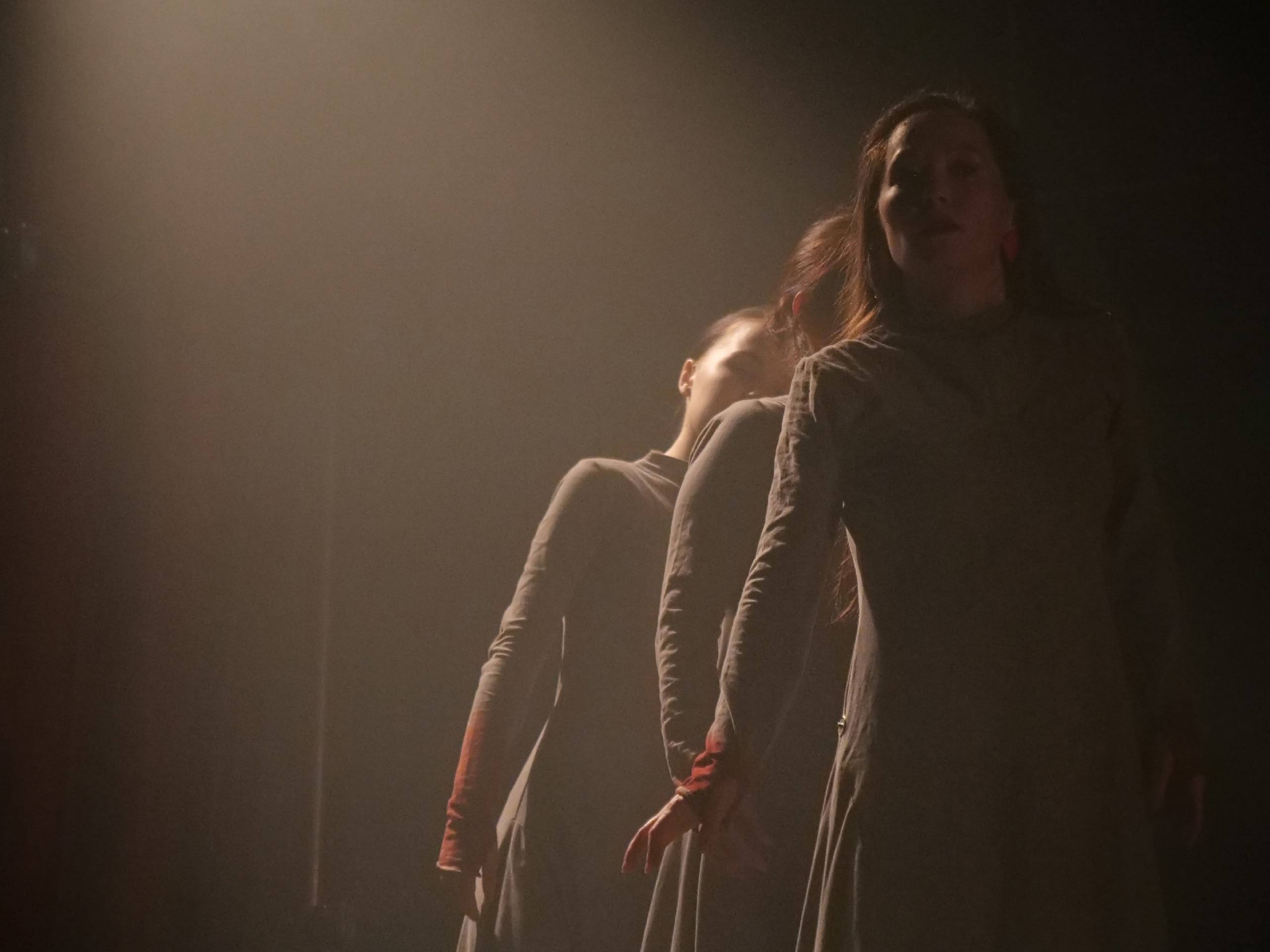 Разговор души с прошлым: театр обско-угорских народов «Солнце» представил спектакль «Ма-ма» Разговор души с прошлым: театр обско-угорских народов «Солнце» представил спектакль «Ма-ма»