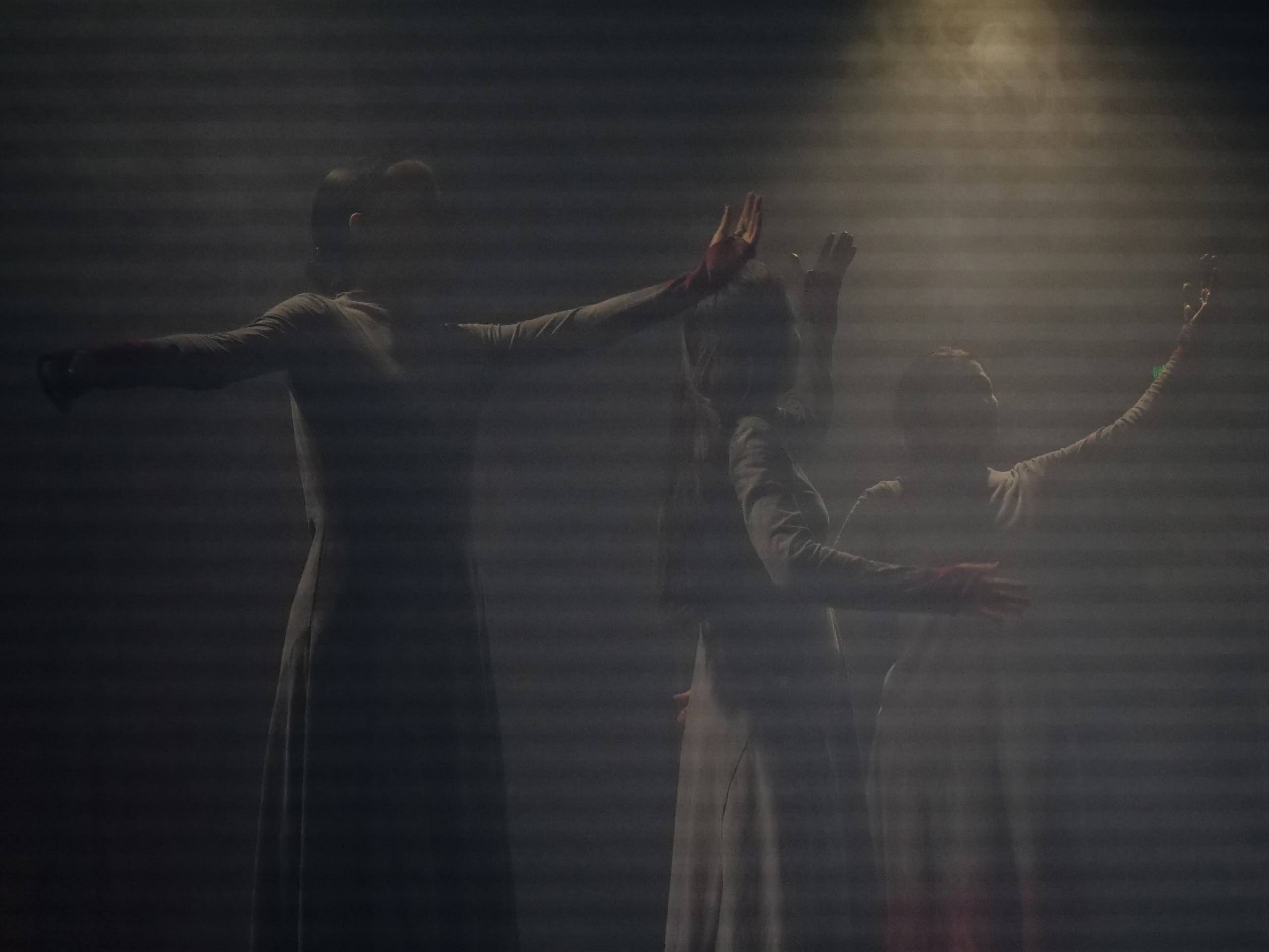 Разговор души с прошлым: театр обско-угорских народов «Солнце» представил спектакль «Ма-ма» Разговор души с прошлым: театр обско-угорских народов «Солнце» представил спектакль «Ма-ма»