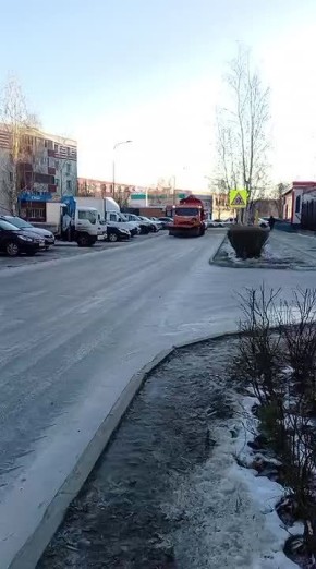 В Сургуте ситуация с гололёдом находится на контроле дорожных служб