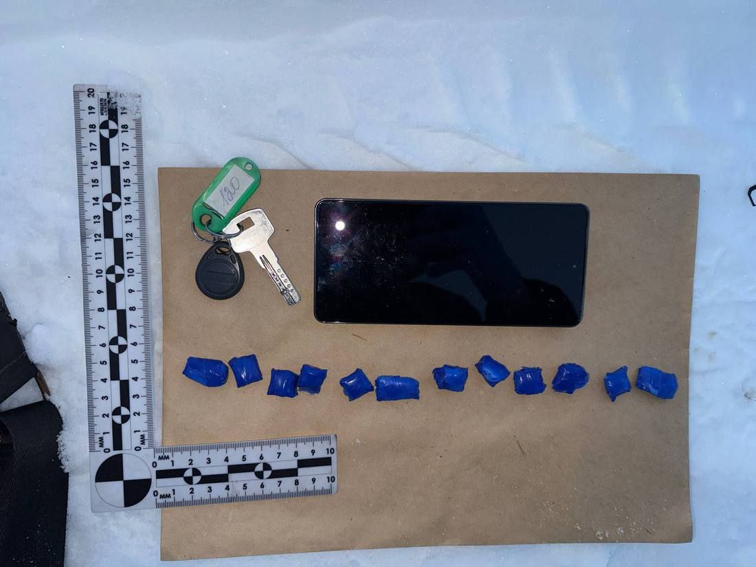 В Нягани полицейские задержали жителя Новосибирской области, подозреваемого в незаконном обороте наркотиков В Нягани полицейские задержали жителя Новосибирской области, подозреваемого в незаконном обороте наркотиков