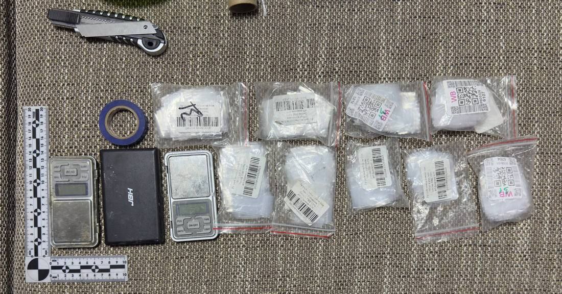 В Нягани полицейские задержали жителя Новосибирской области, подозреваемого в незаконном обороте наркотиков