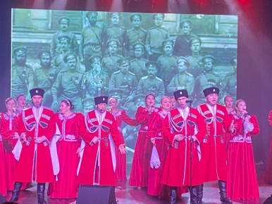 Глава города посетил праздничный концерт, посвященный Российскому казачеству