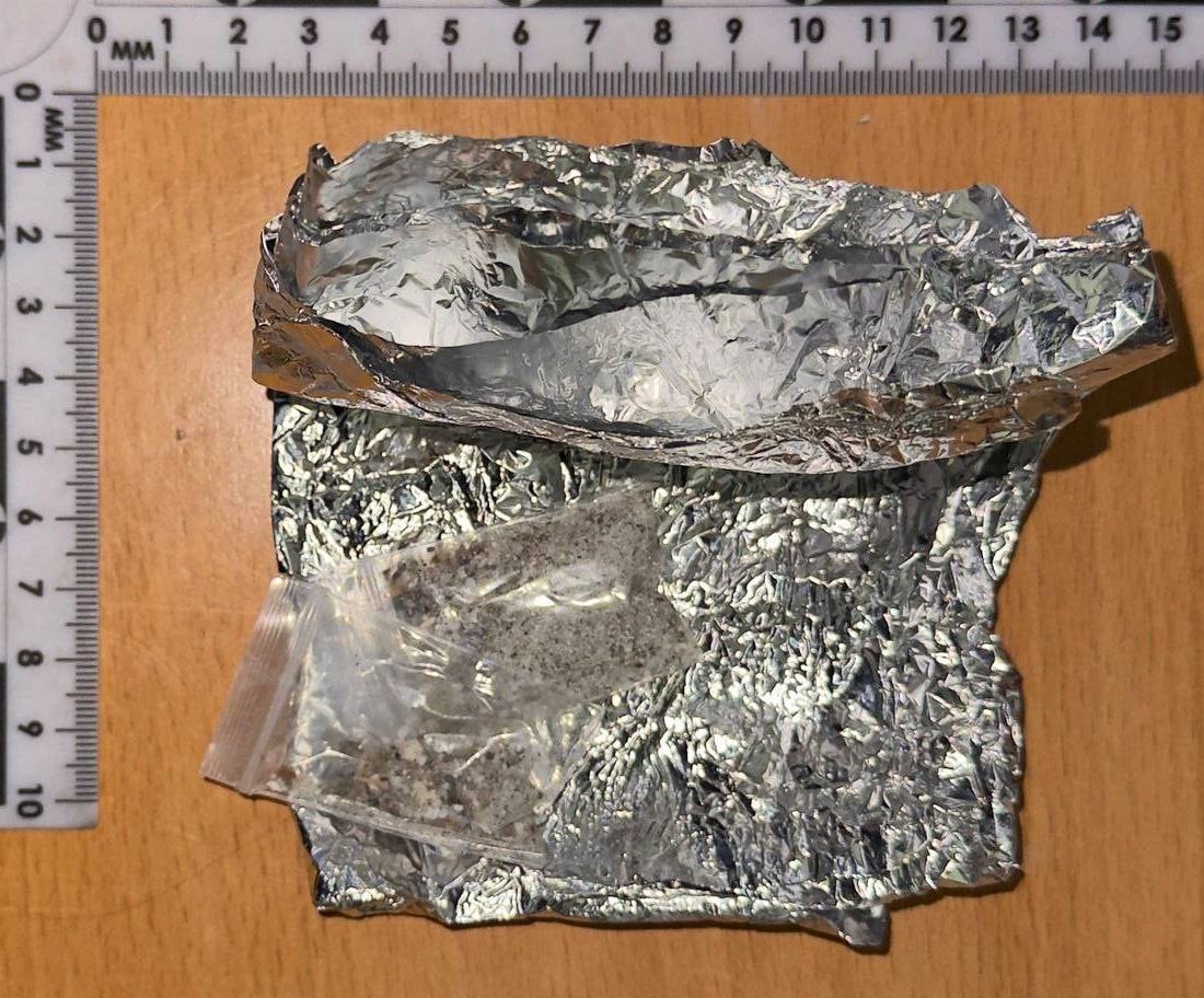 В Нягани полицейские задержали жителя Новосибирской области, подозреваемого в незаконном обороте наркотиков В Нягани полицейские задержали жителя Новосибирской области, подозреваемого в незаконном обороте наркотиков