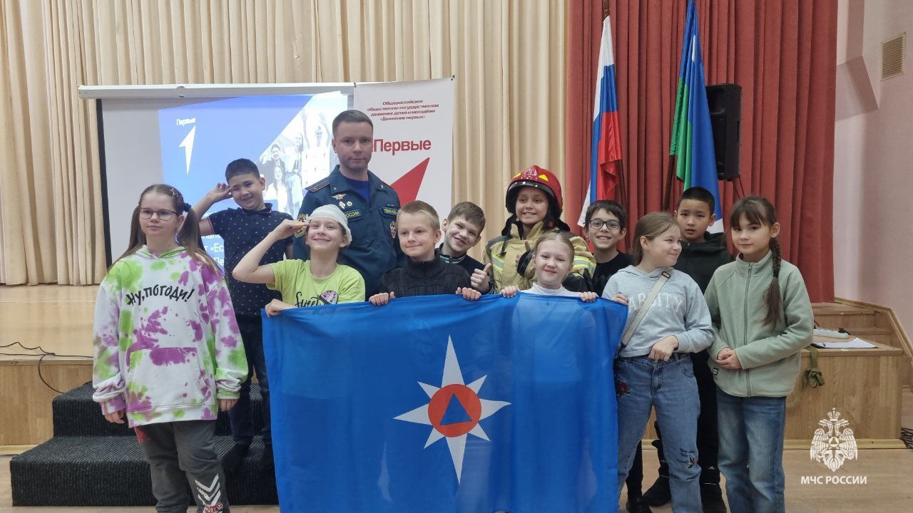 В Белоярском прошел учебно-патриотический квест при участии пожарно-спасательного подразделения В Белоярском прошел учебно-патриотический квест при участии пожарно-спасательного подразделения