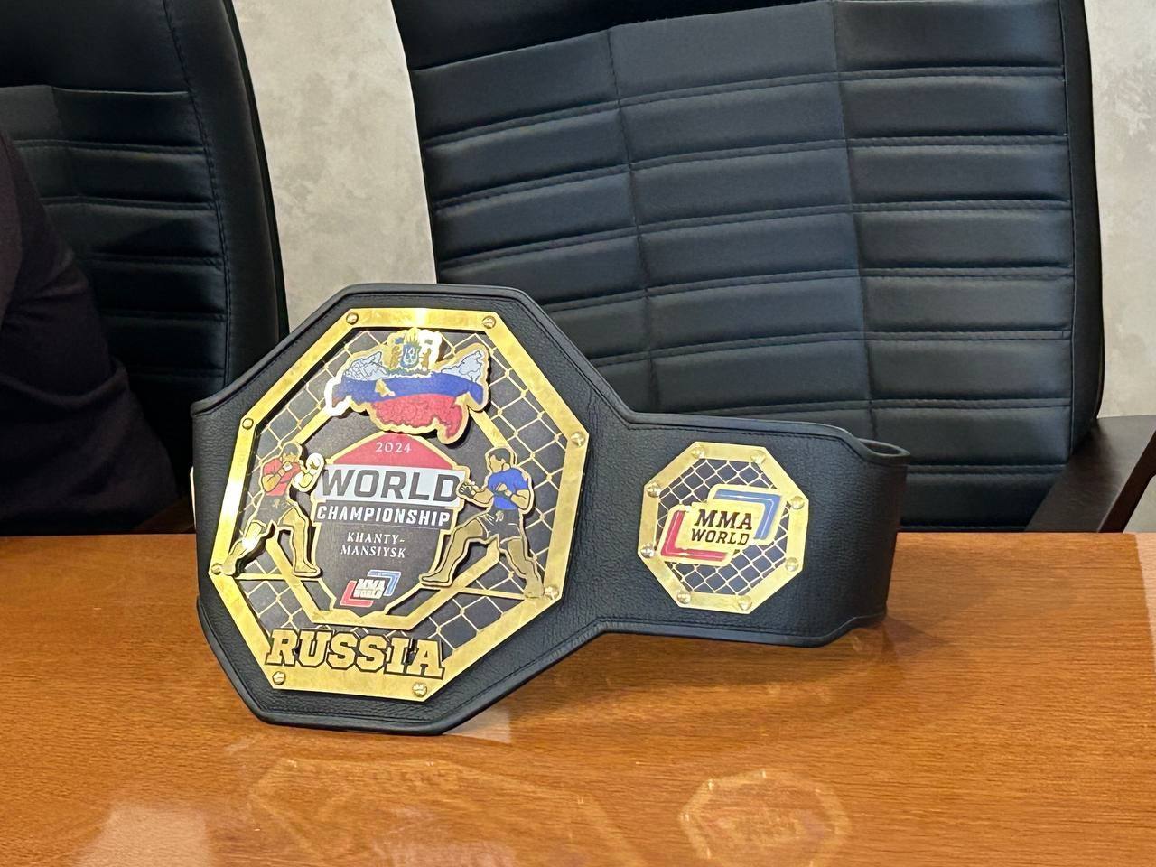 Глава города встретился с чемпионом мира по смешанным единоборствам Гамзатом Сиражудиновым и его тренером и старшим братом Рашидом Сиражудиновым Глава города встретился с чемпионом мира по смешанным единоборствам Гамзатом Сиражудиновым и его тренером и старшим братом Рашидом Сиражудиновым