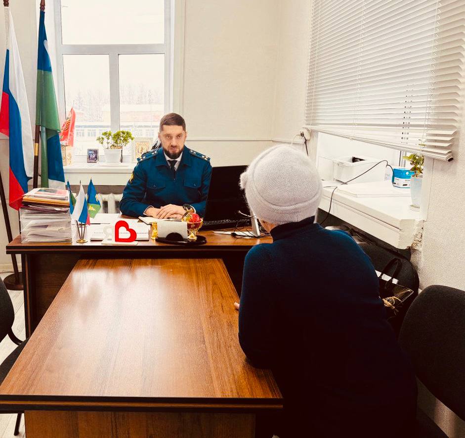 Югорский межрайонный прокурор Олег Мавлютов провёл личный приём жителей г.п. Таёжный и с.п.Алябьевский. Югорский межрайонный прокурор Олег Мавлютов провёл личный приём жителей г.п. Таёжный и с.п.Алябьевский.