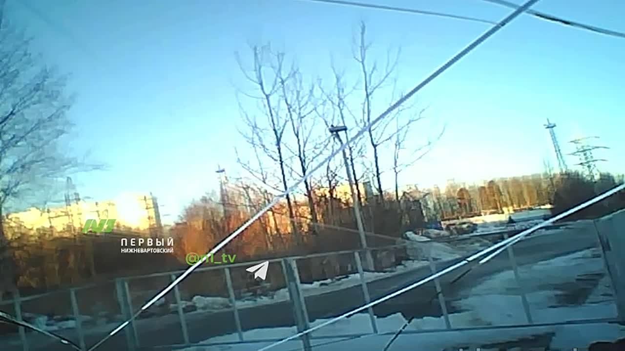 Осторожно: мат. Водитель автобуса врезался в легковушку