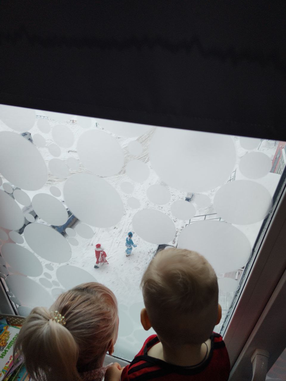 18 ноября - день рождения Деда Мороза В этот день дети и взрослые по всей стране вспоминают о новогодних чудесах и готовятся писать заветные желания