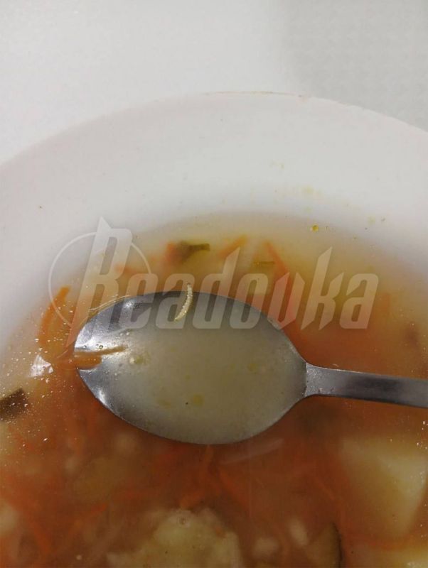 19 человек заболели острой кишечной инфекцией после посещения столовой Сургутского колледжа — учреждение переведено на дистант