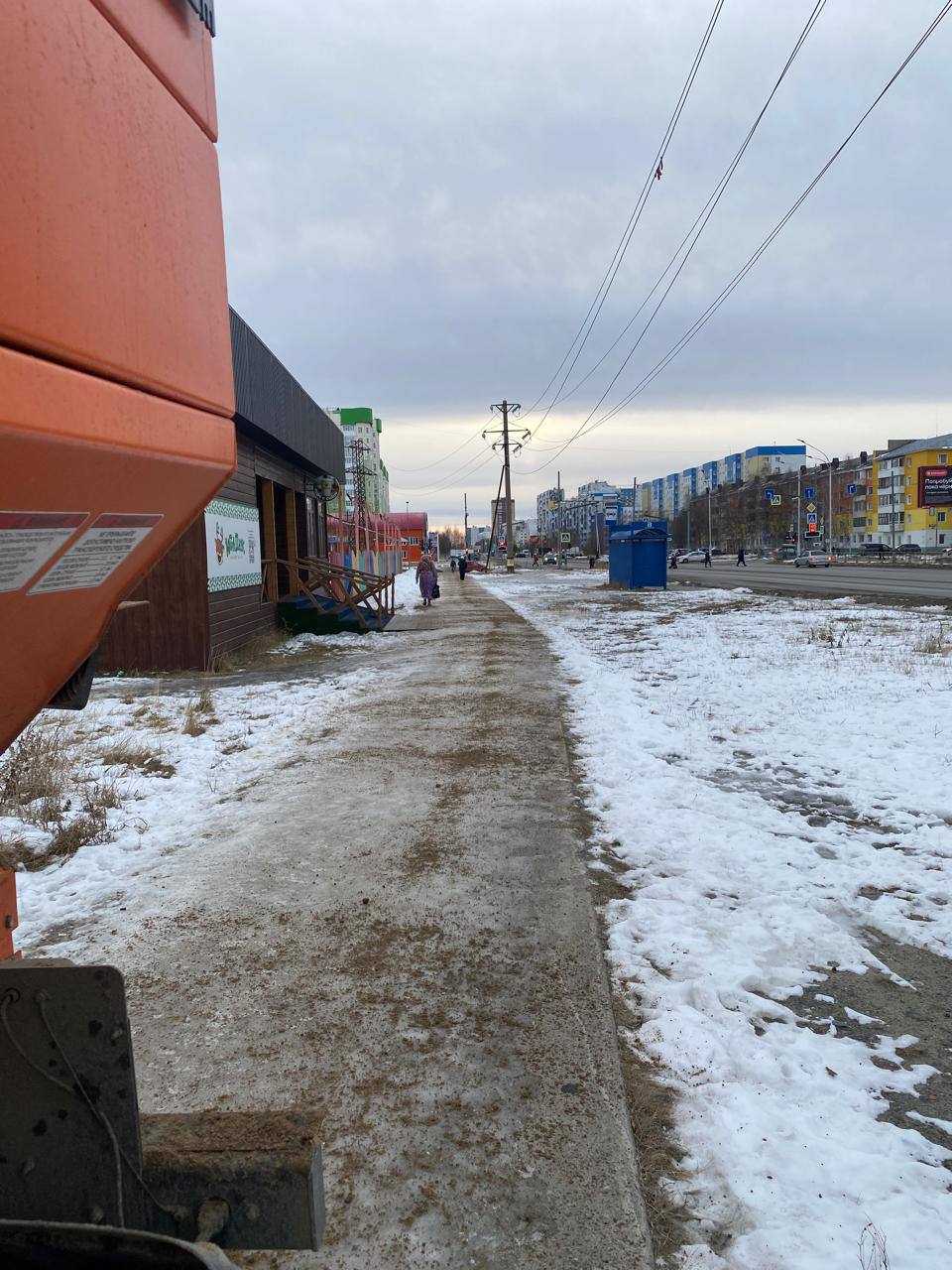 Резкие перепады температур последних дней стали причиной гололедицы на улицах города Резкие перепады температур последних дней стали причиной гололедицы на улицах города