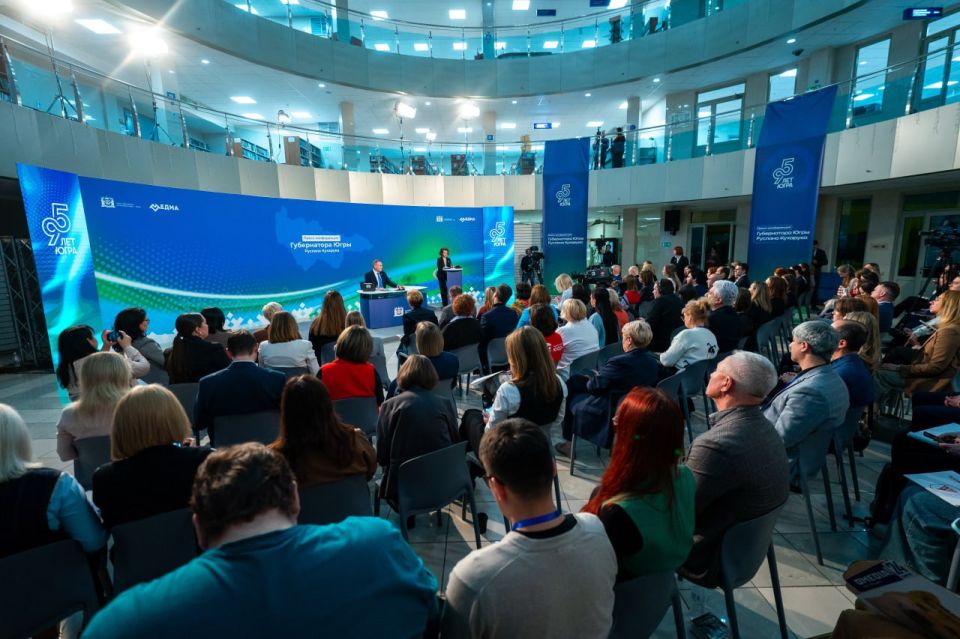 В Югре разработана единая сводная программа по ремонту и строительству новых дорог, которая охватывает весь регион, том числе небольшие населенные пункты, сказал Руслан Кухарук