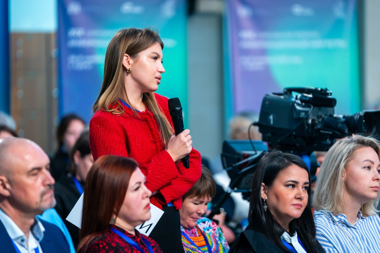 Губернатор назвал филиал национального центра «Россия» в Югре живым организмом Губернатор назвал филиал национального центра «Россия» в Югре живым организмом