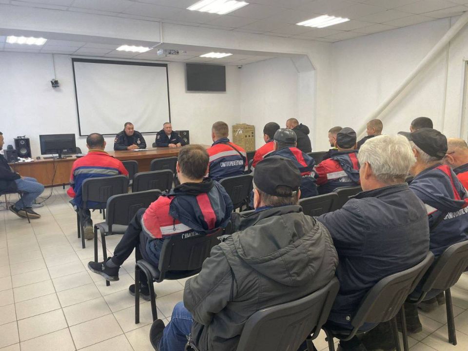 Сотрудники Госавтоинспекции проводят беседы с коллективами региона
