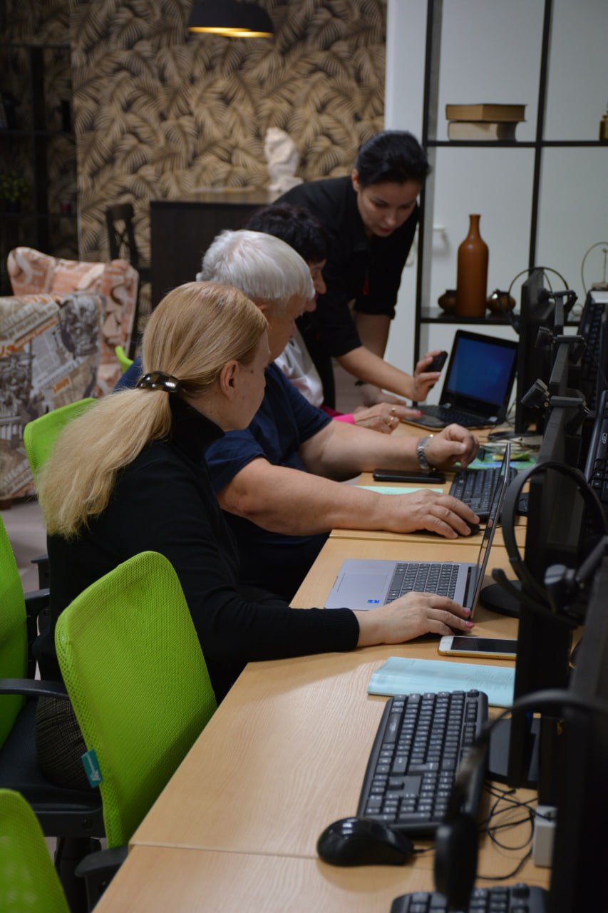 Жители Нижневартовска могут бесплатно пройти обучение цифровой грамотности, которое организовано по национальному проекту «Экономика данных» (ранее НП «Цифровая экономика»)