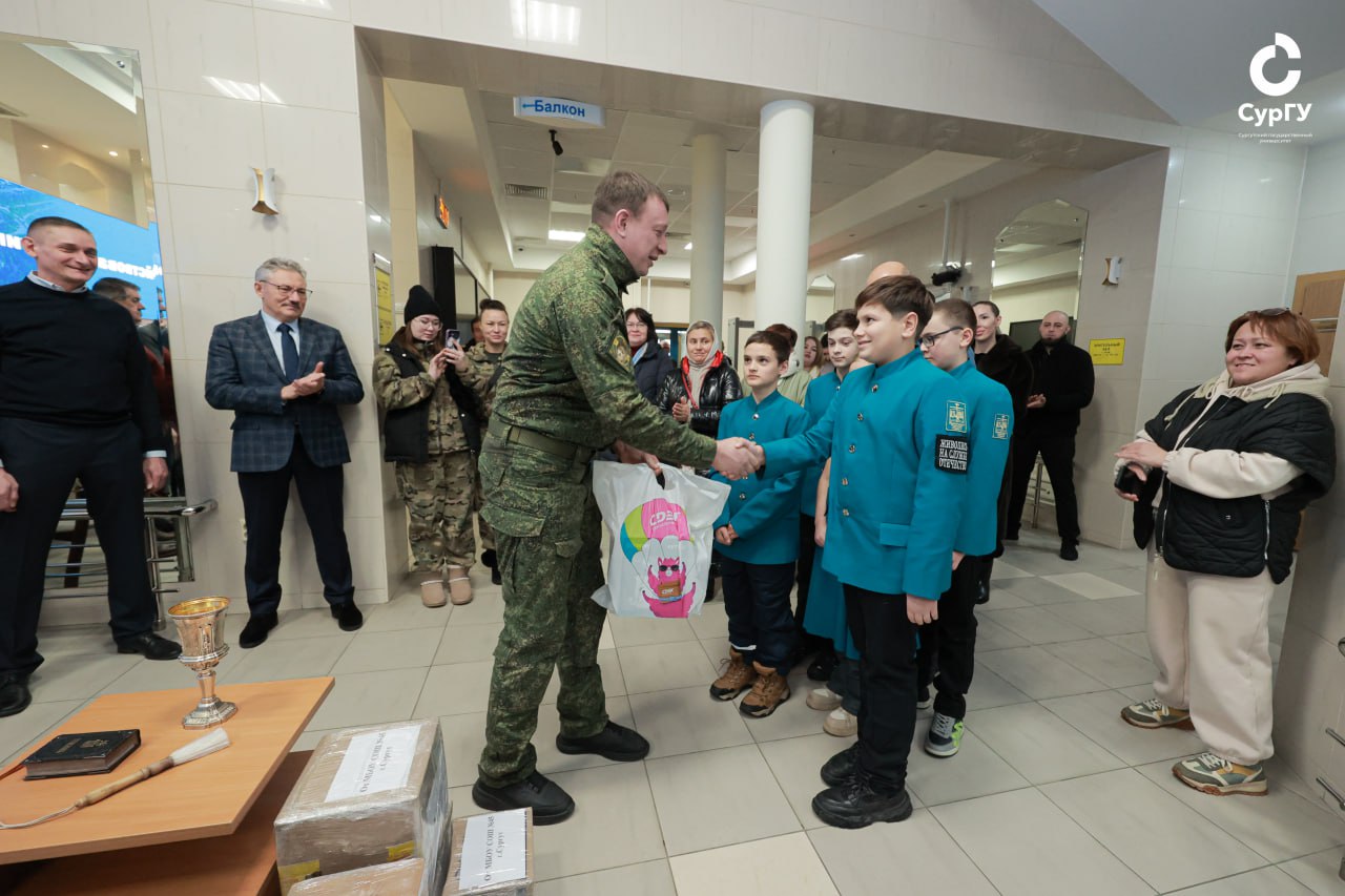 Очередной конвой в зону специальной военной операции отправили из Сургута Очередной конвой в зону специальной военной операции отправили из Сургута