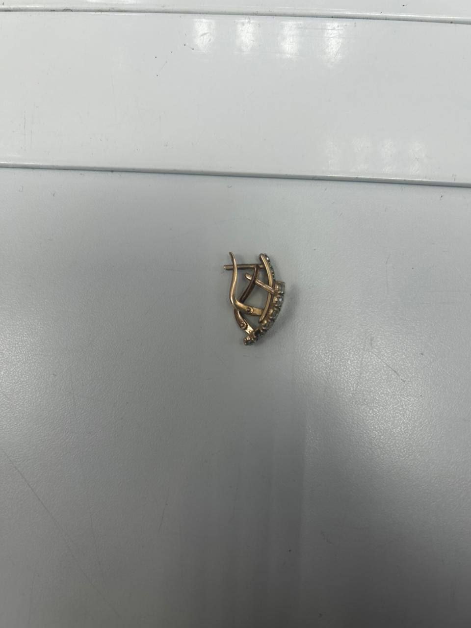 В Сургутском районе полицейские раскрыли кражу золотых украшений