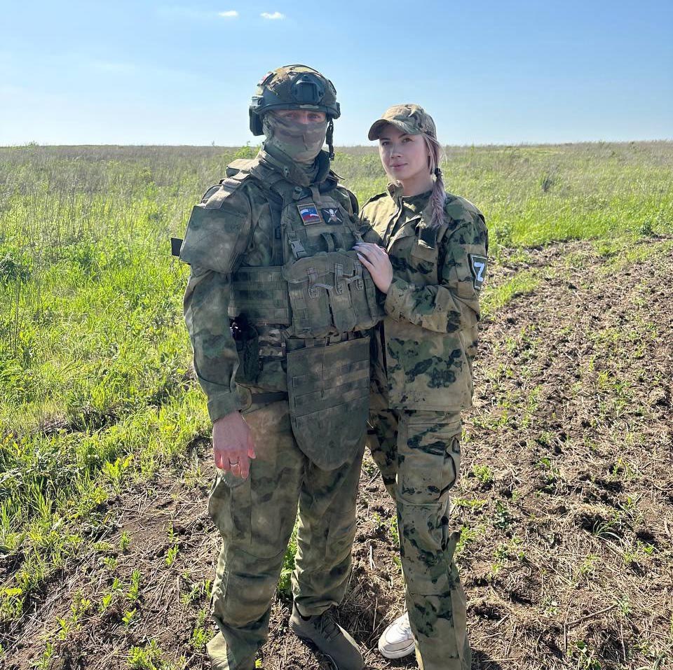 Сегодня на линии фронта всё чаще звучат не только мужские, но и женские голоса Сегодня на линии фронта всё чаще звучат не только мужские, но и женские голоса