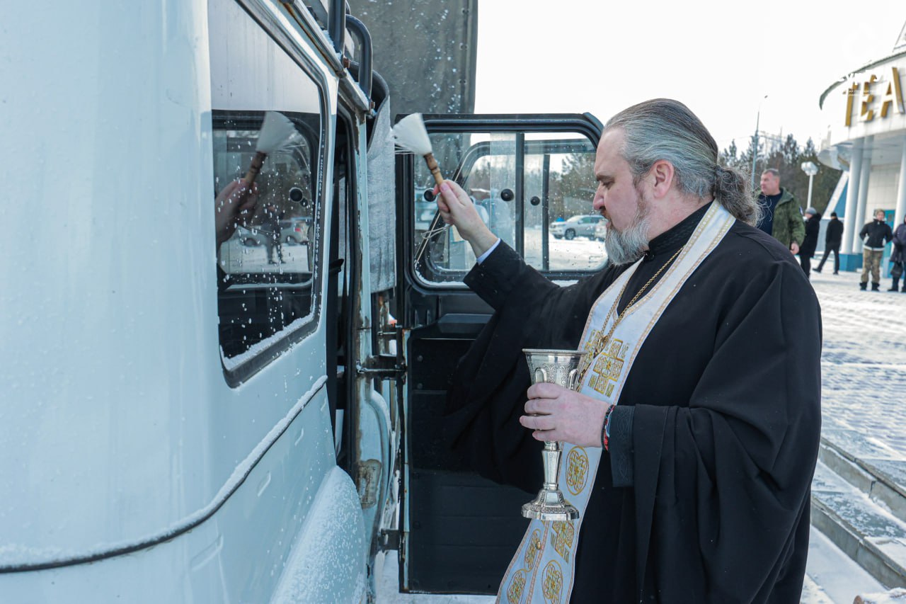 Очередной конвой в зону специальной военной операции отправили из Сургута Очередной конвой в зону специальной военной операции отправили из Сургута