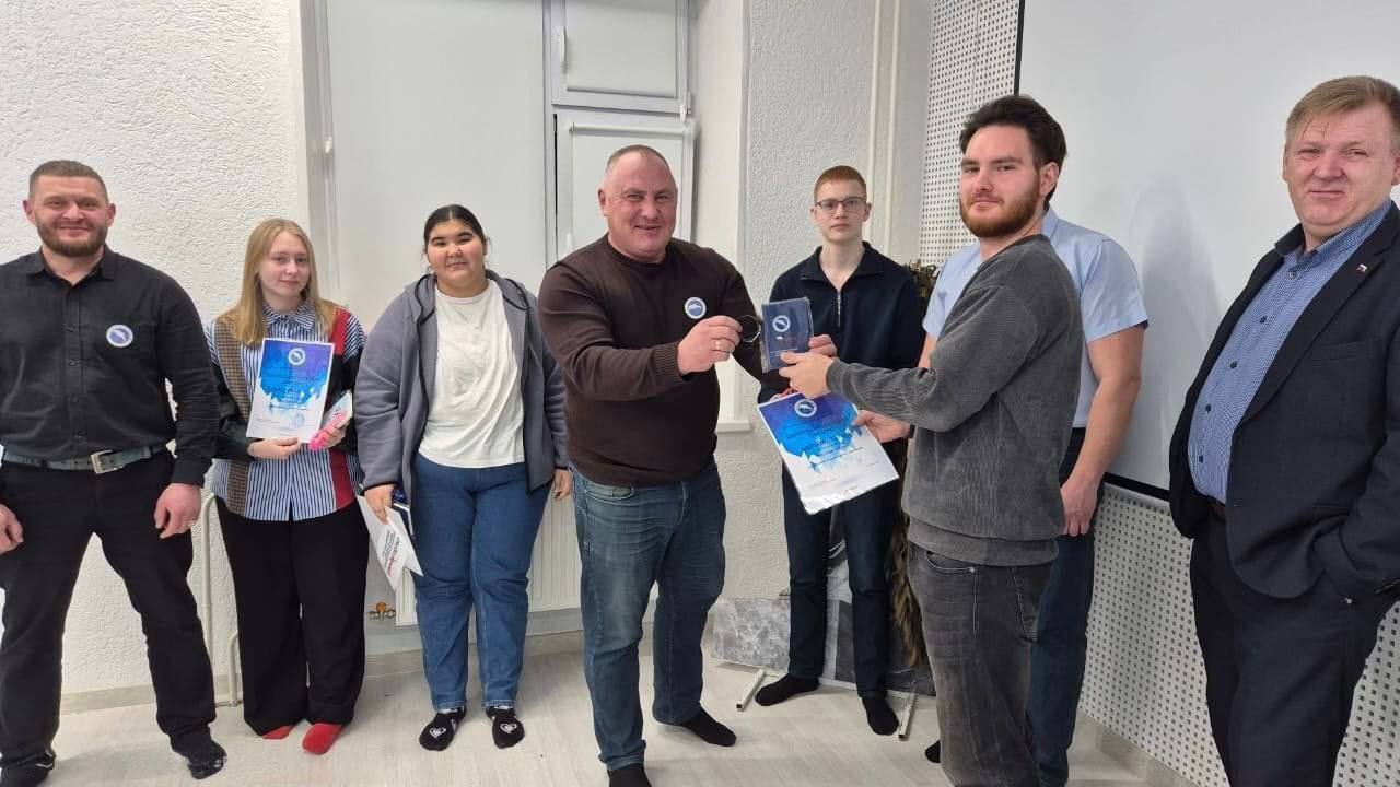 В рамках оперативно-профилактической операции «Чистое поколение» в ресурсном центре «ДоброДом» с молодежью общались начальник отдела по контролю за оборотом наркотиков УМВД России по городу Нижневартовску майор полиции Эдгар...