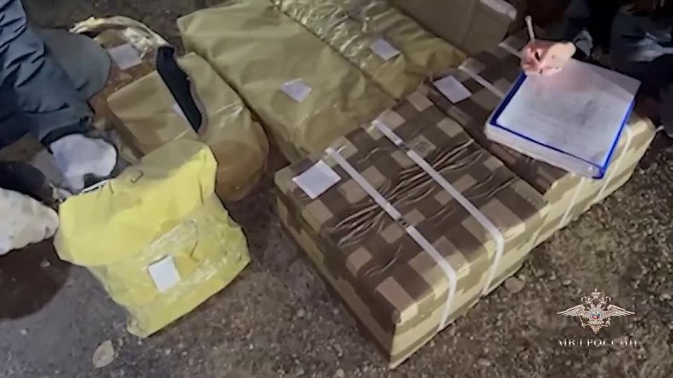 77 кг "черной" черной икры вез югорчанин с Дальнего Востока