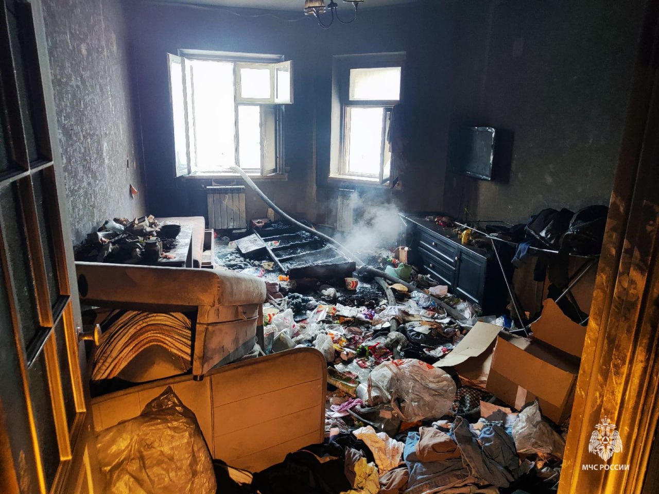 В Нижневартовске при пожаре в квартире пострадали двое детей В Нижневартовске при пожаре в квартире пострадали двое детей