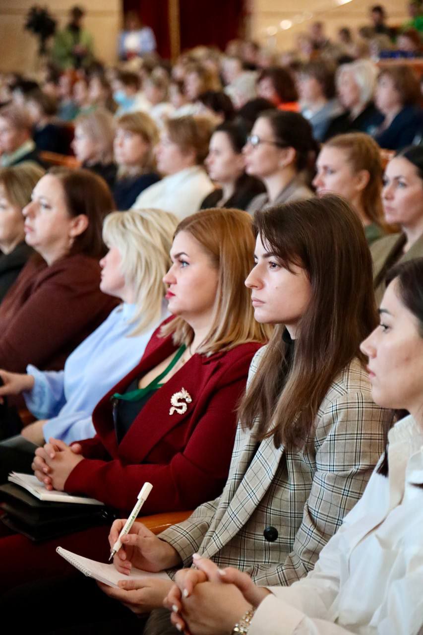 Дмитрий Кощенко: В Нижневартовске при поддержке Правительства автономного округа открылся форум инновационных образовательных практик «Край родной – моя Югра» Дмитрий Кощенко: В Нижневартовске при поддержке Правительства автономного округа открылся форум инновационных образовательных практик «Край родной – моя Югра»