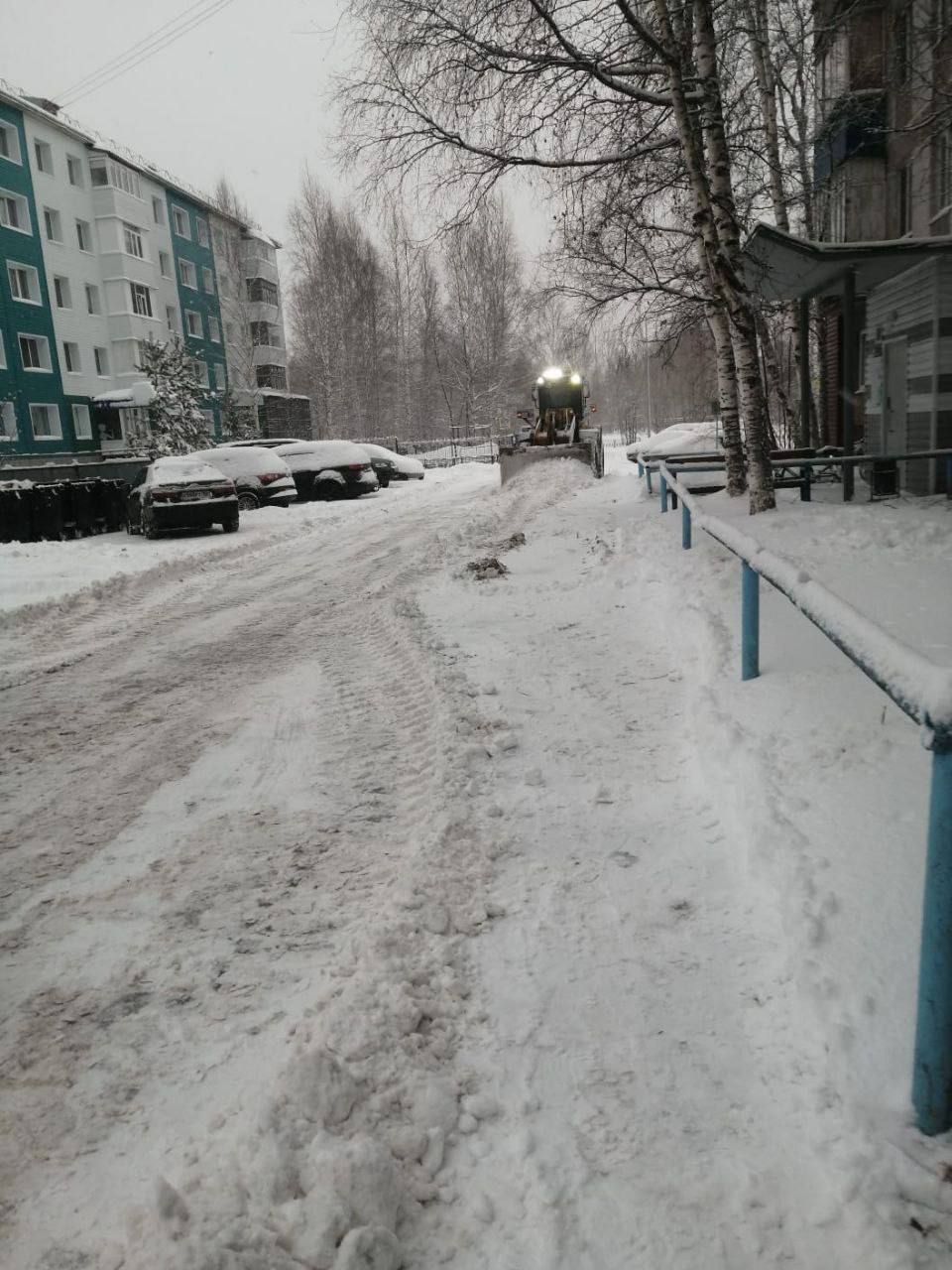 ООО «Управляющая компания» задействовала 11 дворников и спецтехнику для очистки всех внутриквартальных проездов 10 многоквартирных домов ООО «Управляющая компания» задействовала 11 дворников и спецтехнику для очистки всех внутриквартальных проездов 10 многоквартирных домов