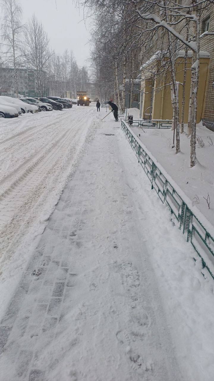 Управляющая компания «УК-Квадратные метры» с раннего утра ведет усиленную уборку снега во дворах Управляющая компания «УК-Квадратные метры» с раннего утра ведет усиленную уборку снега во дворах