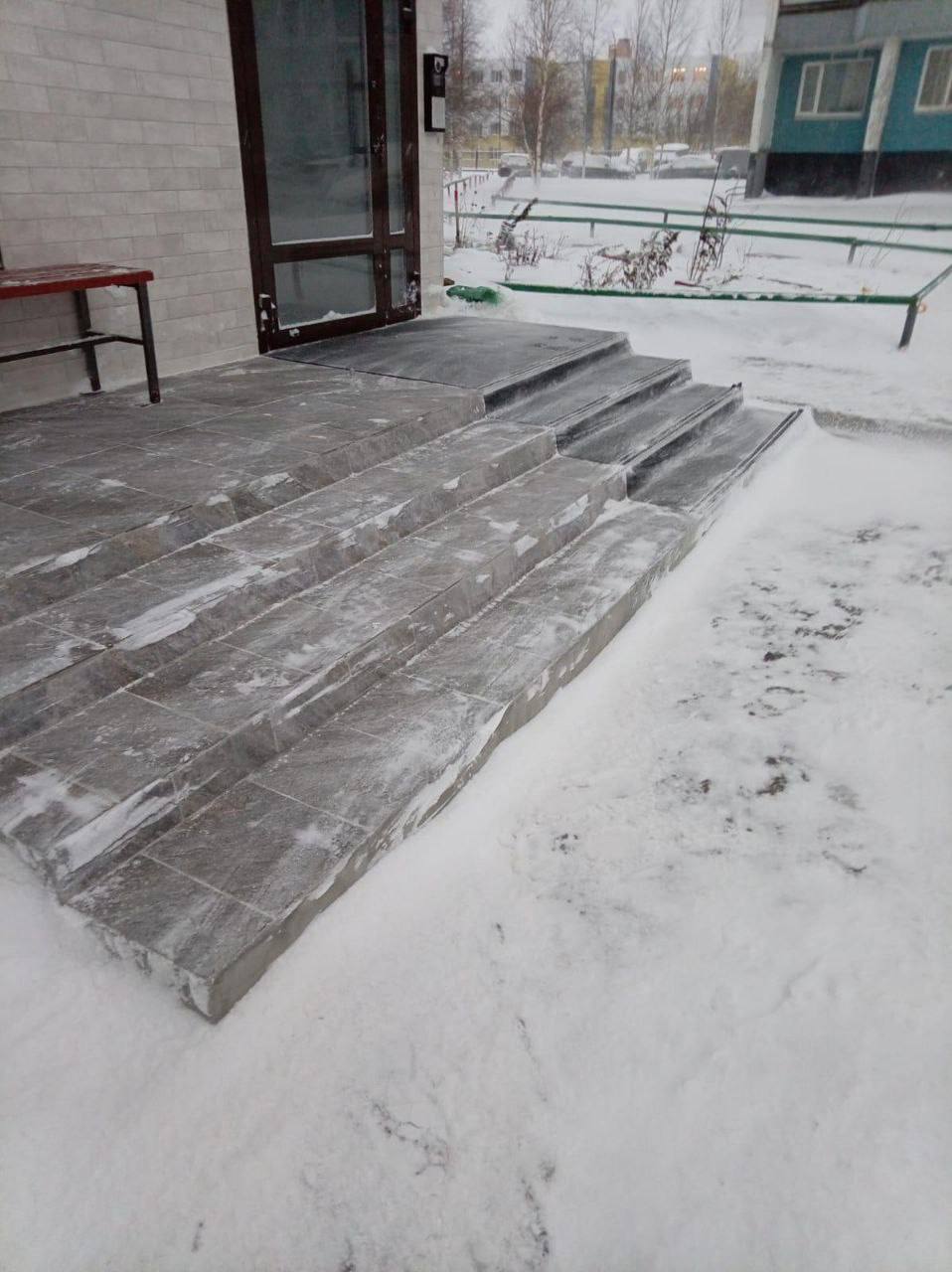 ООО «Управляющая компания» задействовала 11 дворников и спецтехнику для очистки всех внутриквартальных проездов 10 многоквартирных домов ООО «Управляющая компания» задействовала 11 дворников и спецтехнику для очистки всех внутриквартальных проездов 10 многоквартирных домов