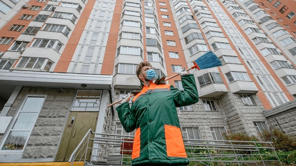 Управляющая компания не может брать деньги за уборку: что нужно знать собственникам