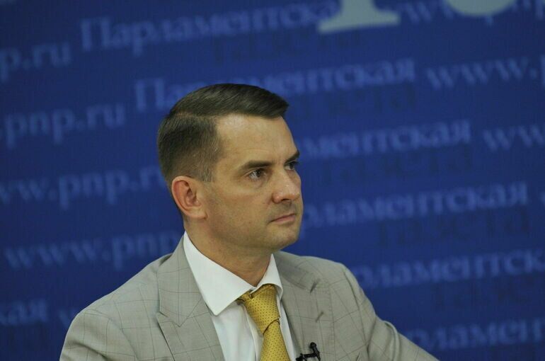 Как избежать тернии увольнений: депутат Нилов призывает к разъяснительной работе с работниками