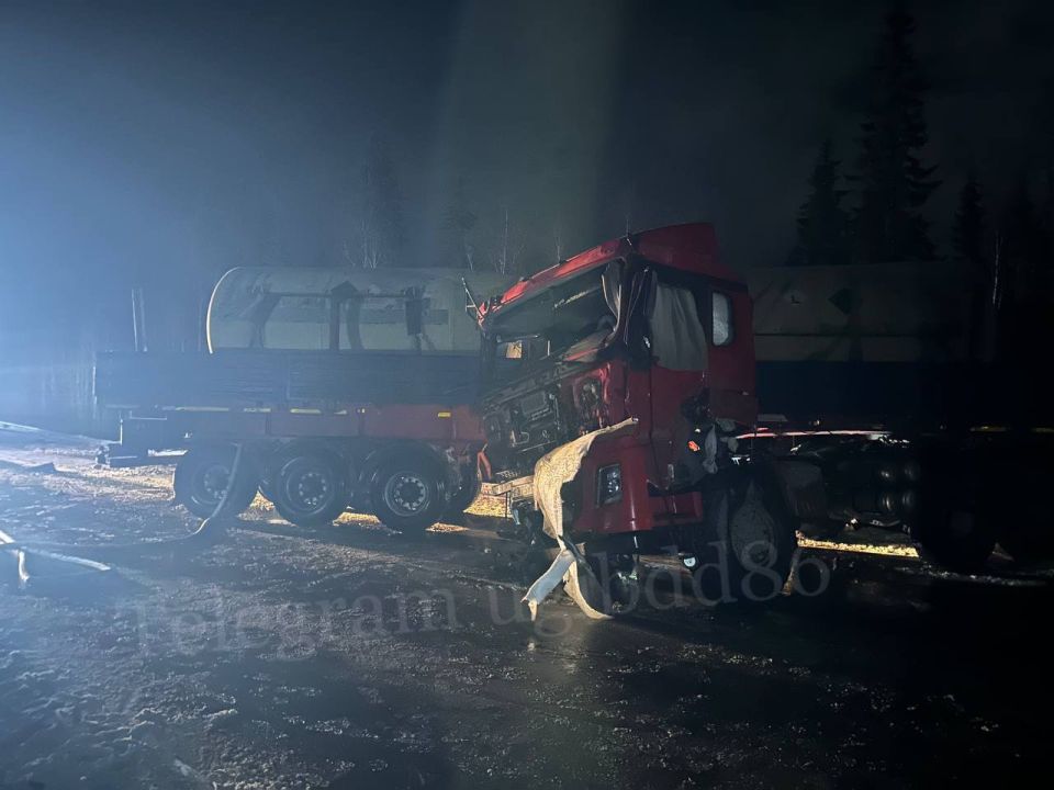 Два грузовика смяли друг друга в Югре — водители погибли, сообщили в Госавтоинспекции по региону