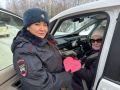 В преддверии Дня матери сотрудники Госавтоинспекции города Югорск и Советского района провели добрую акцию "Сердце безопасности", чтобы подарить женщинам праздничное настроение и напомнить о важности соблюдения ПДД