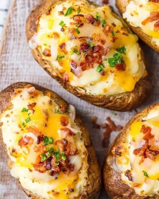 Сочные картофельные лодочки с беконом и сыром: идеальный рецепт для вечеринки