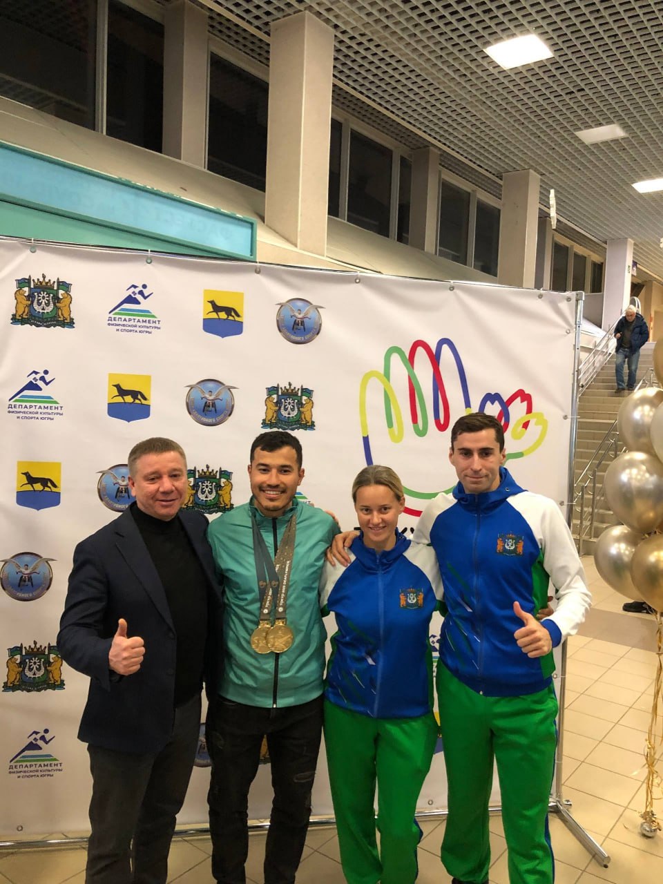 В Сургуте торжественно встретили двукратного сурдлимпийского чемпиона Ардашера Муминджанова В Сургуте торжественно встретили двукратного сурдлимпийского чемпиона Ардашера Муминджанова