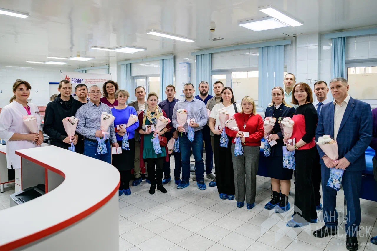 22 почётным донорам Ханты-Мансийска вручили удостоверения и значки в Центре переливания крови Окружной клинической больницы 22 почётным донорам Ханты-Мансийска вручили удостоверения и значки в Центре переливания крови Окружной клинической больницы