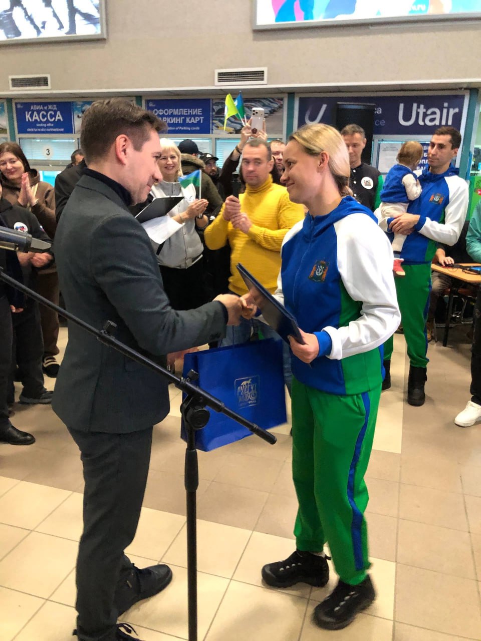 В Сургуте торжественно встретили двукратного сурдлимпийского чемпиона Ардашера Муминджанова В Сургуте торжественно встретили двукратного сурдлимпийского чемпиона Ардашера Муминджанова