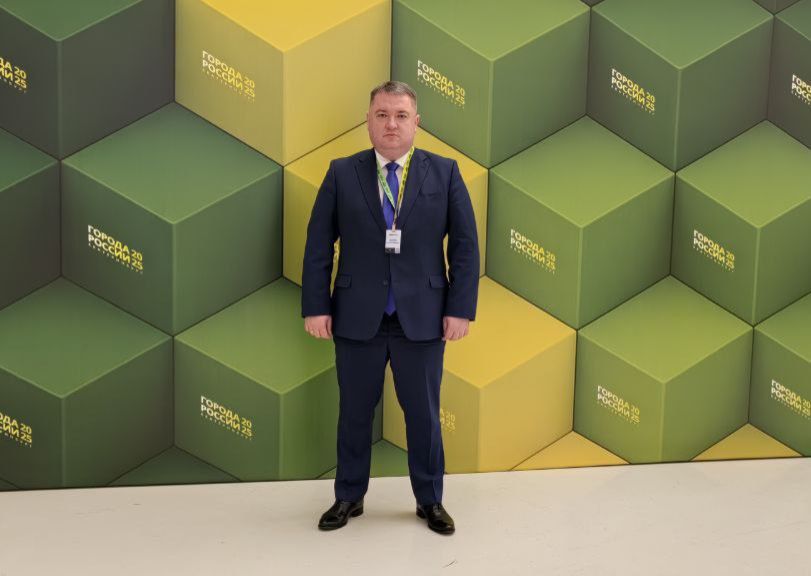 Доброе утро!. В Екатеринбурге проходит IX Общероссийский форум стратегического развития «Города России», в котором принимает участие глава Нижневартовска Дмитрий Кощенко