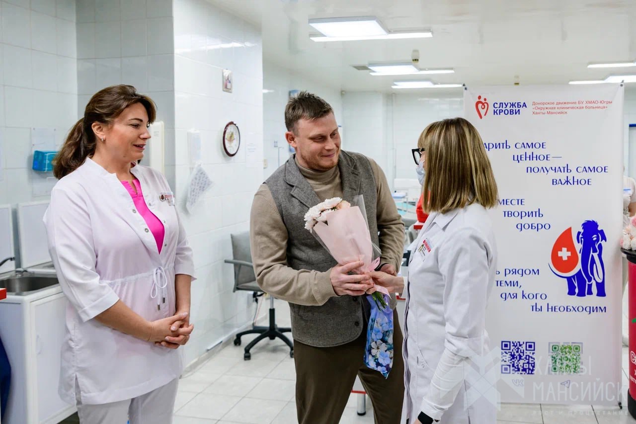 22 почётным донорам Ханты-Мансийска вручили удостоверения и значки в Центре переливания крови Окружной клинической больницы 22 почётным донорам Ханты-Мансийска вручили удостоверения и значки в Центре переливания крови Окружной клинической больницы