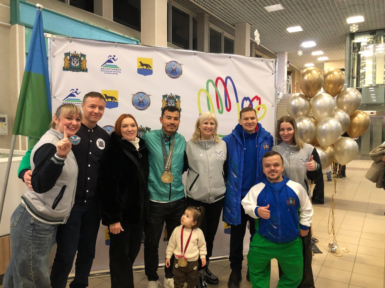 В Сургуте торжественно встретили двукратного сурдлимпийского чемпиона Ардашера Муминджанова В Сургуте торжественно встретили двукратного сурдлимпийского чемпиона Ардашера Муминджанова