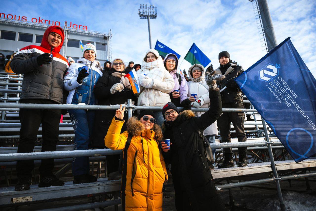 Какая разница, какая погода? На трибунах в Ханты-Мансийске всегда тепло! Какая разница, какая погода? На трибунах в Ханты-Мансийске всегда тепло!
