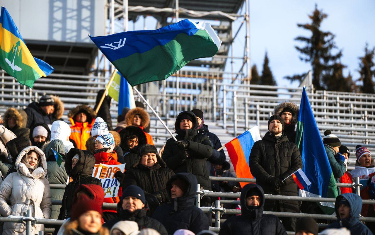 Какая разница, какая погода? На трибунах в Ханты-Мансийске всегда тепло! Какая разница, какая погода? На трибунах в Ханты-Мансийске всегда тепло!