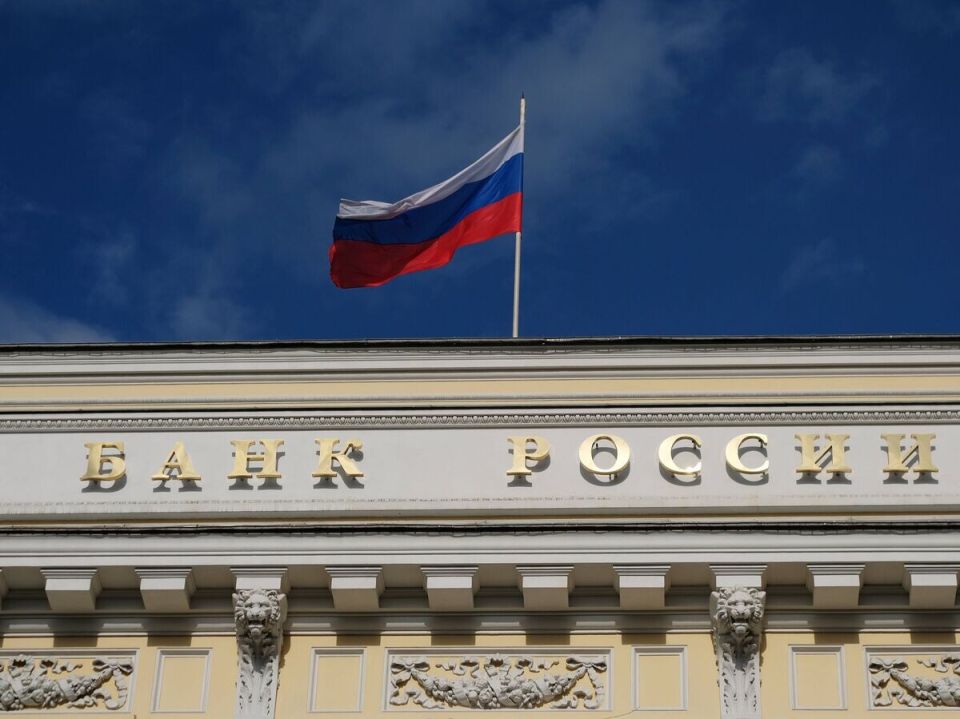 Как банки различают блокировку и приостановку переводов: важные аспекты от ЦБ