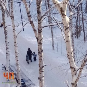 Вартовчане переживают за детей: