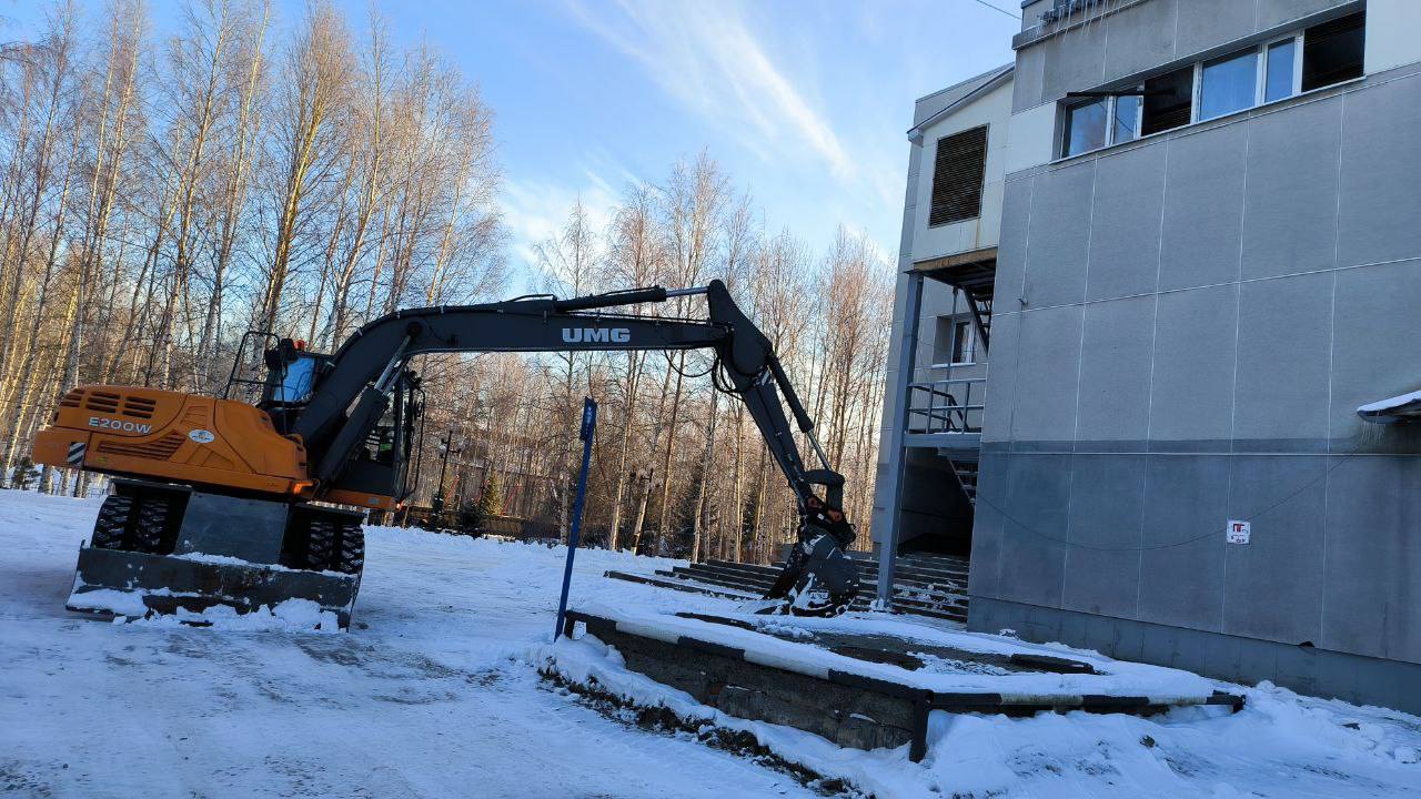 По состоянию на 13 часов 29 ноября в МБУ ДК «Октябрь» начались восстановительные работы организацией, обслуживающей по договору электрохозяйство учреждения По состоянию на 13 часов 29 ноября в МБУ ДК «Октябрь» начались восстановительные работы организацией, обслуживающей по договору электрохозяйство учреждения