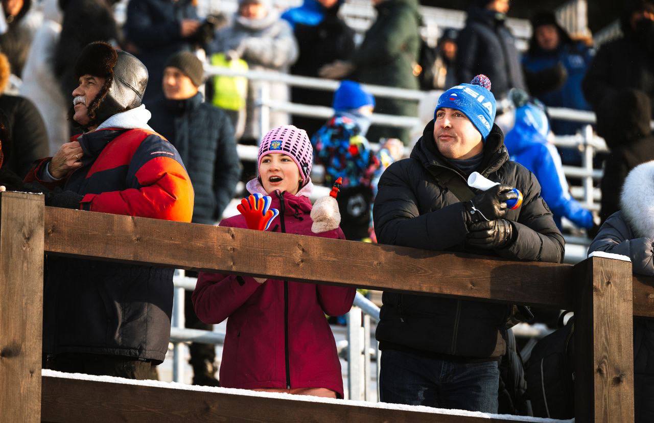 Какая разница, какая погода? На трибунах в Ханты-Мансийске всегда тепло! Какая разница, какая погода? На трибунах в Ханты-Мансийске всегда тепло!