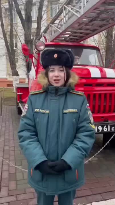 Лучший пример - мама!. Студентка 2 курса Уральского института ГПС МЧС России Александра Балабуркина поздравляет с Днем матери свою маму - старшего инженера Отдела надзорной деятельности и профилактической работы по...