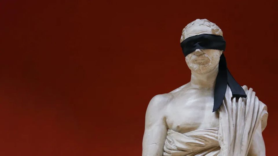 Как сделать жалобу на судебного пристава без потери шансов на успех